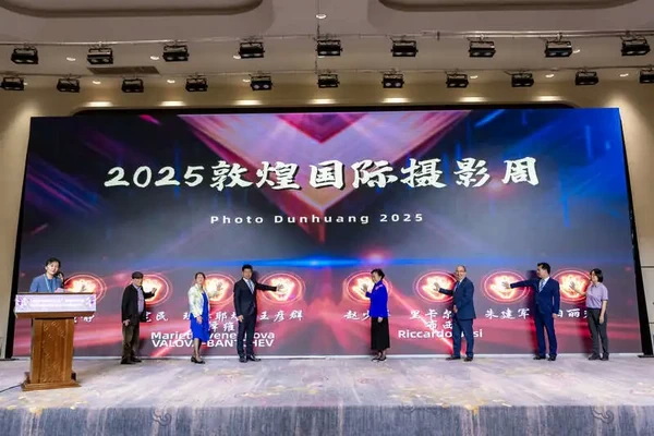 “世界眼中的敦煌”摄影艺术展启动全球征稿