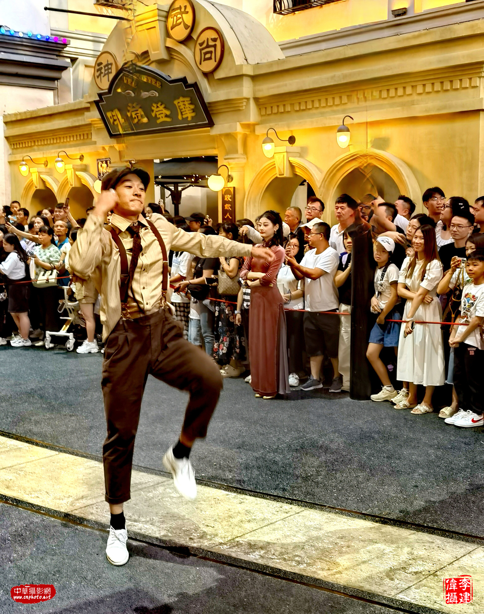 表演节目的小男生——广东千古情